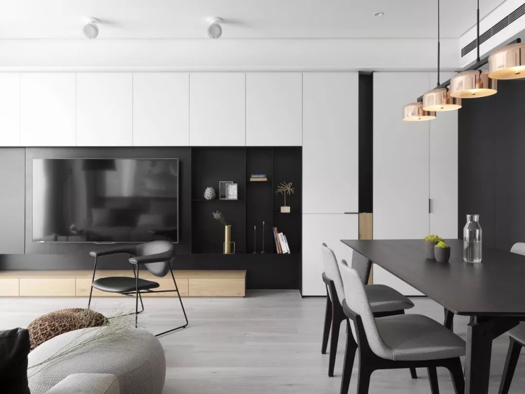 说来说去,电视柜也就这些款式,选好了整个客厅档次也提升不少!