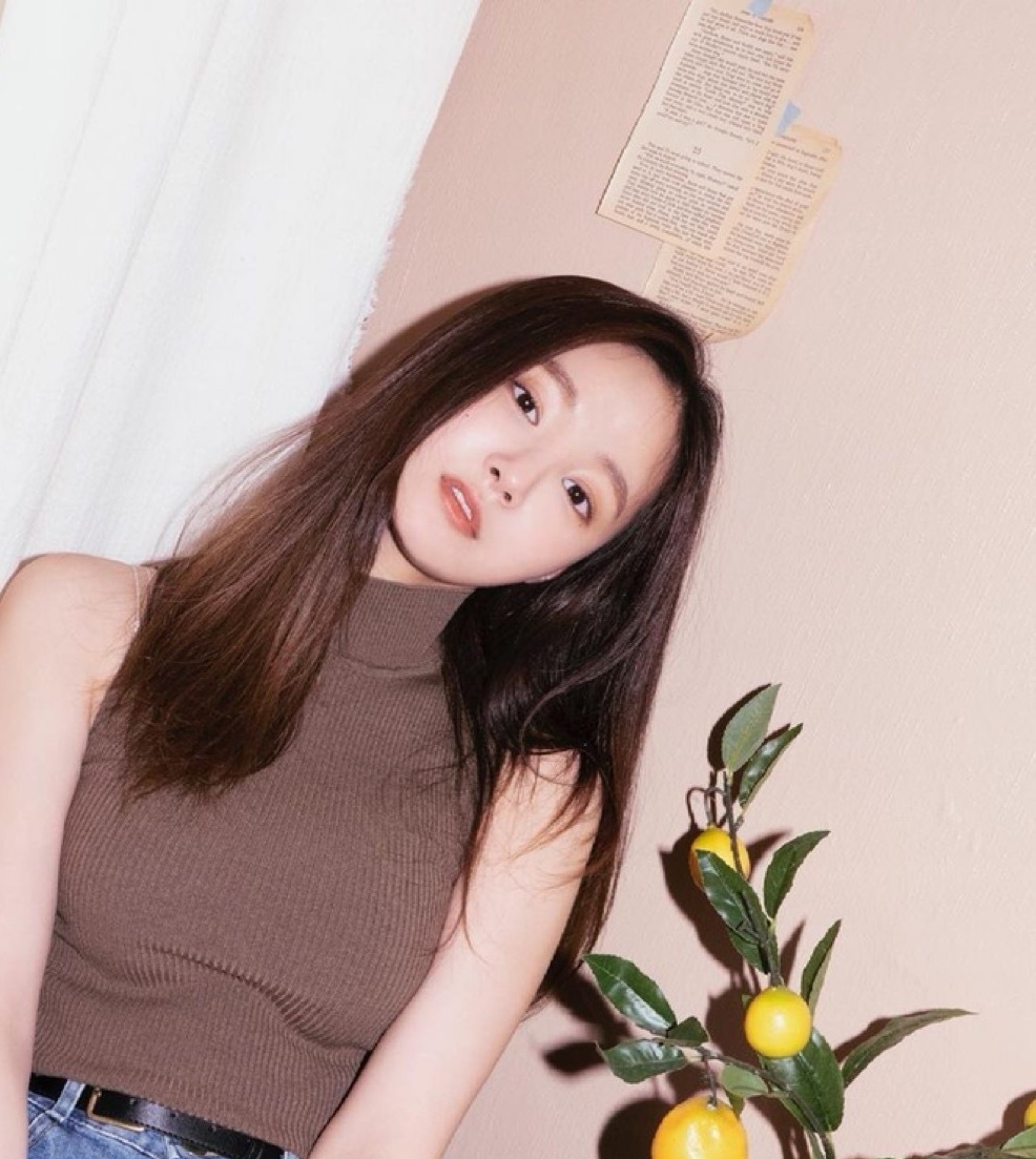 一街拍|李敏镐妍雨恋情曝光，两人低调打扮去看电影，女方大长腿好惊艳！