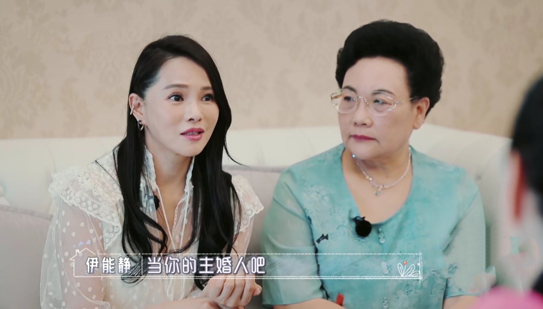 贾静雯|哈利晒母子旧照，素颜的伊能静满脸温柔，童年哈利颜值高于现在