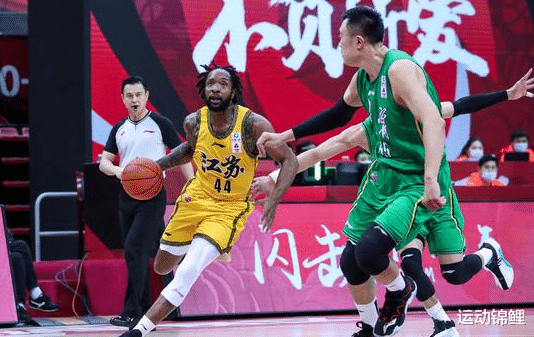 辽宁男篮|12中7！17中11！辽宁豪夺10连胜的背后，这2名球员表现令人眼前一亮