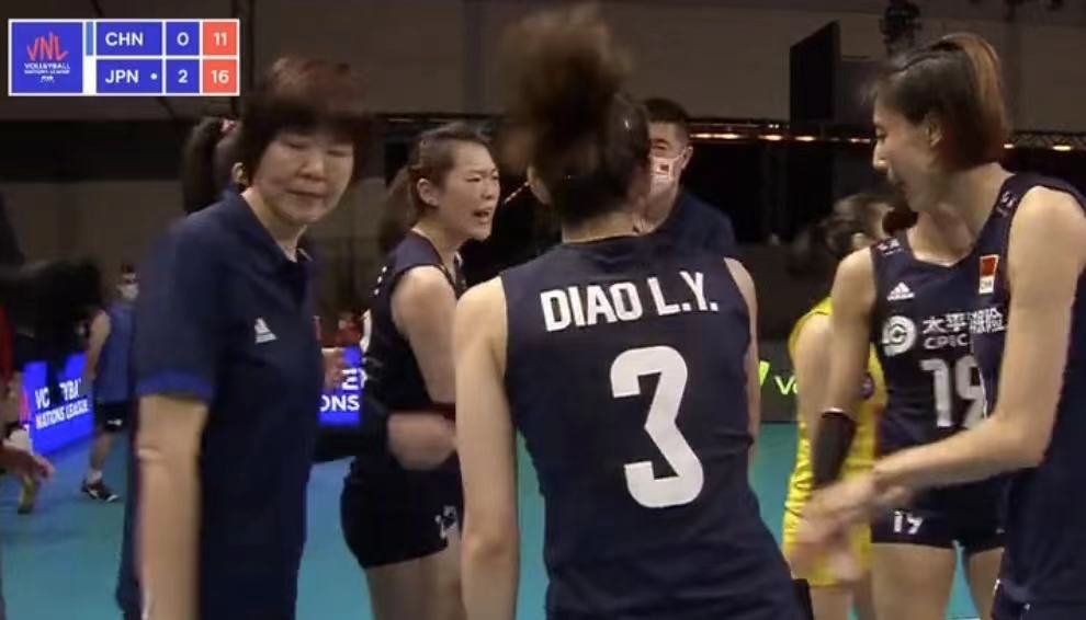 郎平|中国女排惨败早埋伏笔？郎平提前布局有深意，一语反问犀利，用心良苦