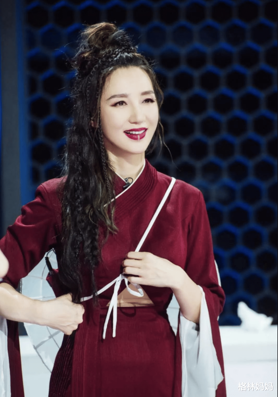 阿朵|女王阿朵的“精彩上位史”,她的故事,比你想象的更可悲伤!