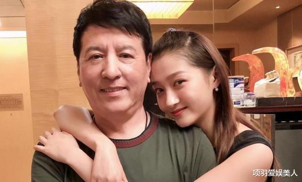 姚晨|有一种“偏心”叫关晓彤父母，妹妹是当红明星，姐姐却在老家卖面