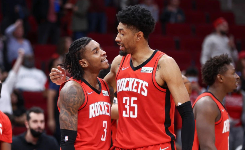 疯狂,火箭将伍德摆上货架!库兹马被NBA重罚!费城用西蒙斯换Top25球星