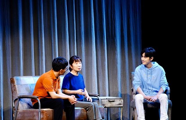 肖战|肖战近一年的成长与蜕变：与前辈艺术家的坦诚对话，解惑与沉淀