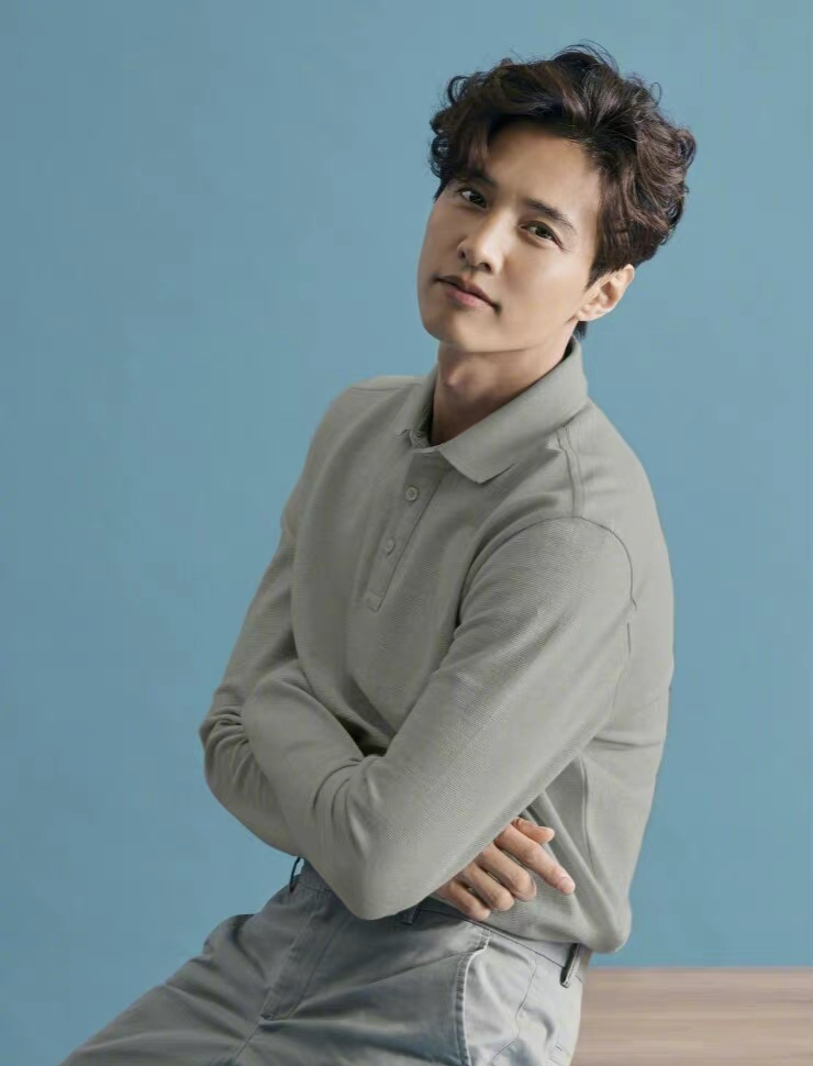 演唱会|44岁元斌又接新广告，精修图难掩老态，11年不拍戏被批：浪费颜值