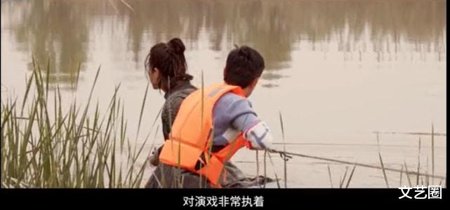 黄轩|《风起洛阳》黄轩为求真实寒冬潜入污水潭多次，拍至眼睛红肿很敬业