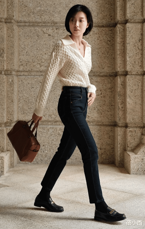 蓓小西 今年还是穿“小黑裤”最时髦，搭配针织衫、毛衣、大衣，真高级