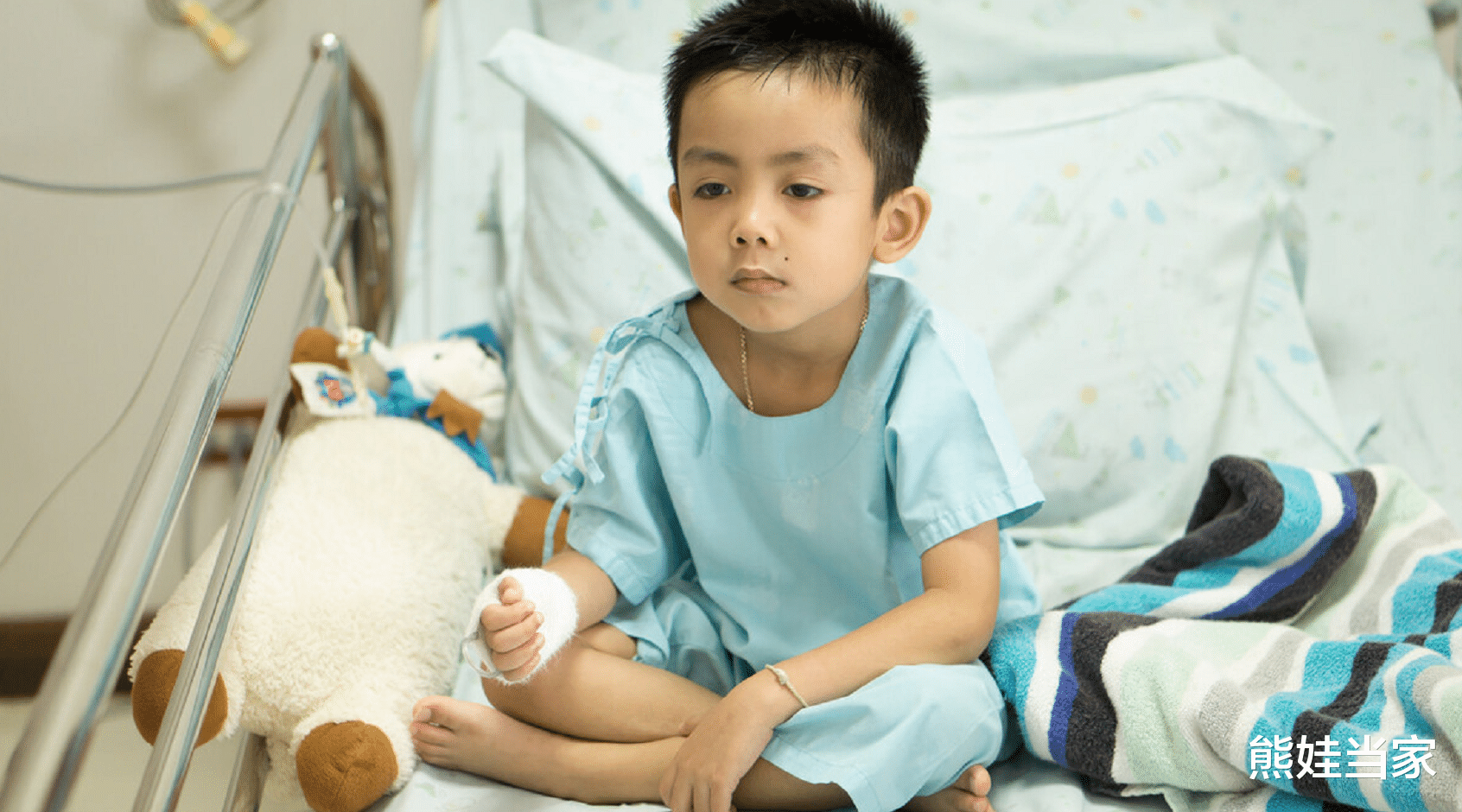 赵文卓|有种“撞脸”叫赵文卓一家，一家5口共用一张脸，网友：我脸盲了