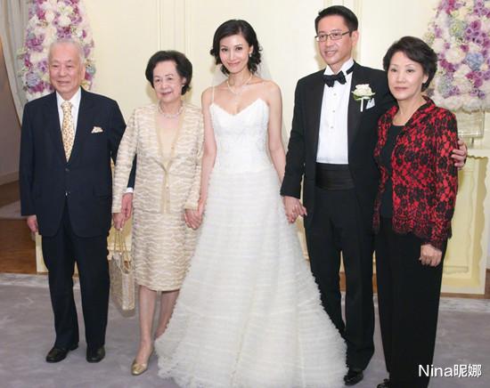 刘德华|李嘉欣终于守住富婆颜面！穿刺绣裙赴宴不输汪诗诗，姜还是老的辣