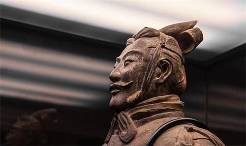 雕刻|兵马俑真是用活人烧制？一尊裂开的兵马俑，终于破解了谜团