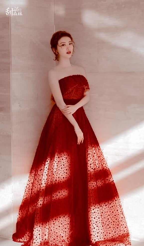 林更新|明星同穿小红裙，热巴艳丽，刘亦菲美成无法忘怀的风景线