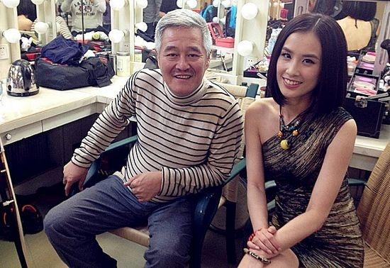 肖战|她跟随赵本山16年，被捧得红到发紫，如今37岁仍单身似少女