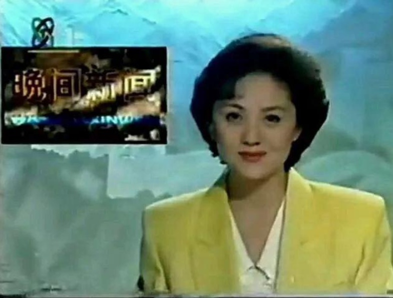 海霞|央视国脸海霞：27年主持零失误，嫁大11岁清华教授，活成人生赢家