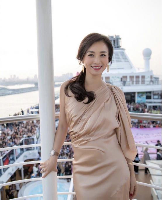 张庭|曾经以为36岁长这样已经是“冻龄”了,没想到她51岁还长这样