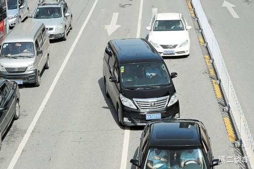 驾驶 别以为是“虚线”就能变道，随意变道直接扣3分，现在弄懂还不晚