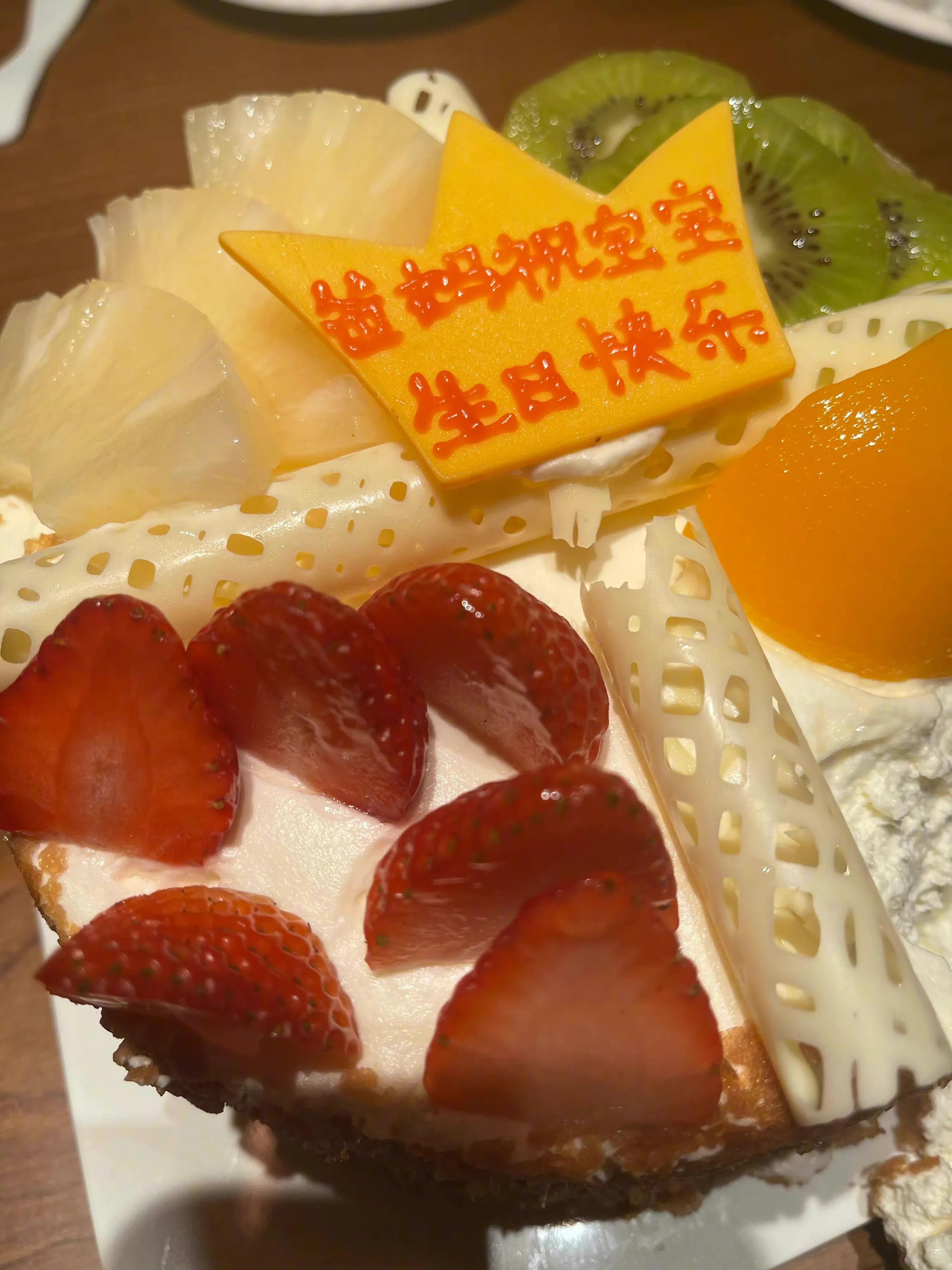 颖儿|颖儿晒全家福庆33岁生日，老公甜蜜送吻，3岁女儿侧颜精致甜美