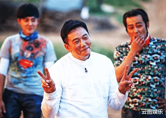 温兆伦|温兆伦与第三任妻子秀恩爱，亲吻额头太甜蜜，小20岁娇妻长相清秀