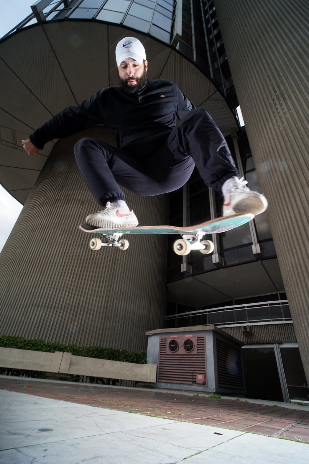 物联网|LOMO正式发布17mm F2.8全画幅超广角镜头