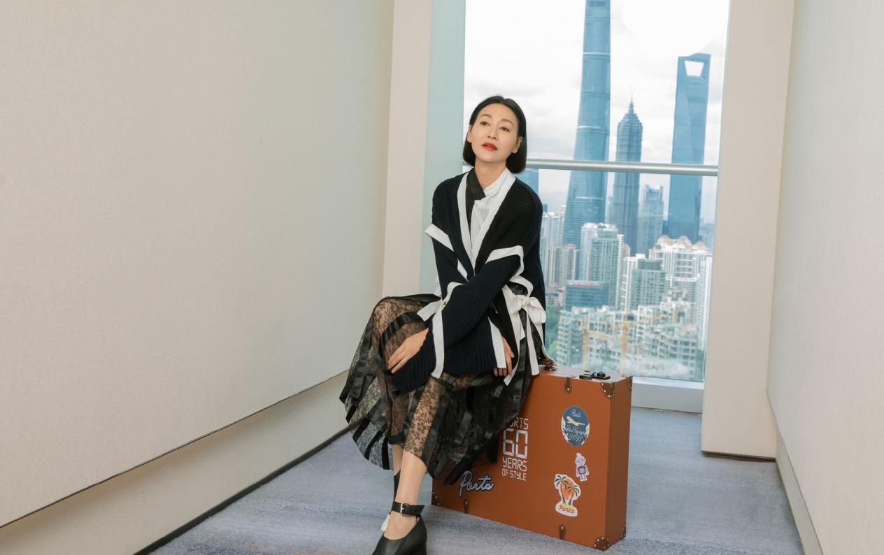 时尚圈的奇葩大喵 61岁状态比20岁的还要好？惠英红T台走秀气场全开，筷子腿太抢镜