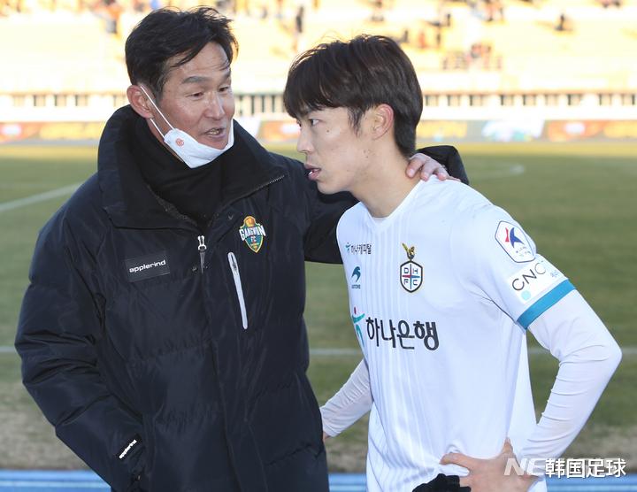江原fc|胜利大逃亡！江原FC主场绝境逢生，明年K1联赛还有他们