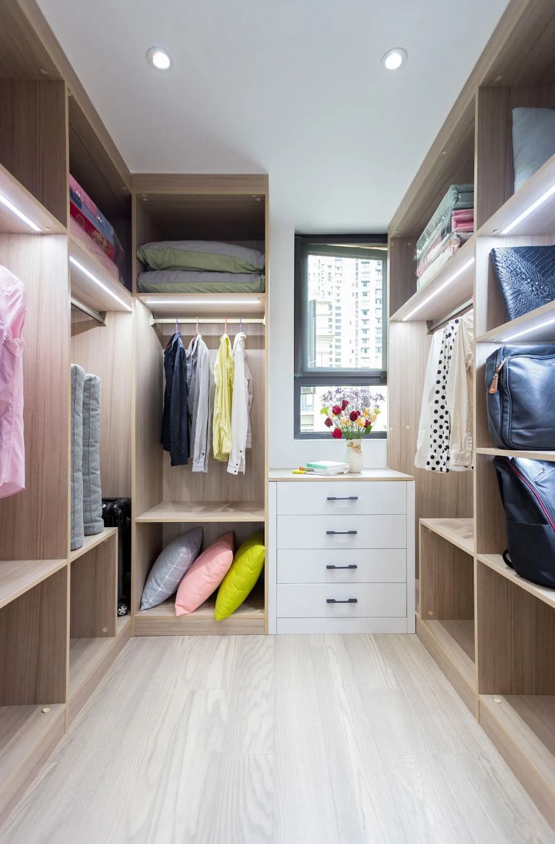 关于衣帽间的5个黄金布局，好看又实用，档次提升了不止一点点！