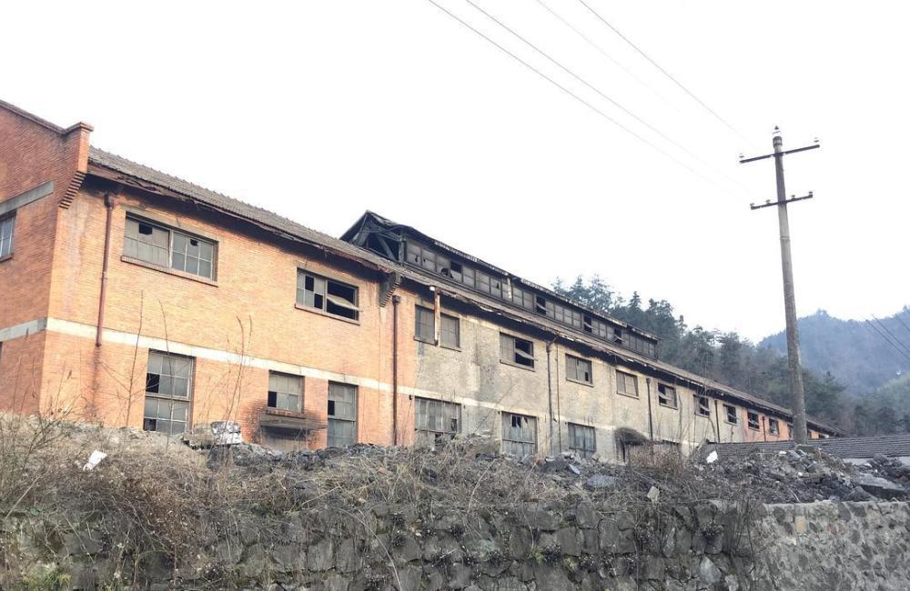张党生|探访六安的一处军工厂，楼房无人居住，建筑破败不堪，令人心酸