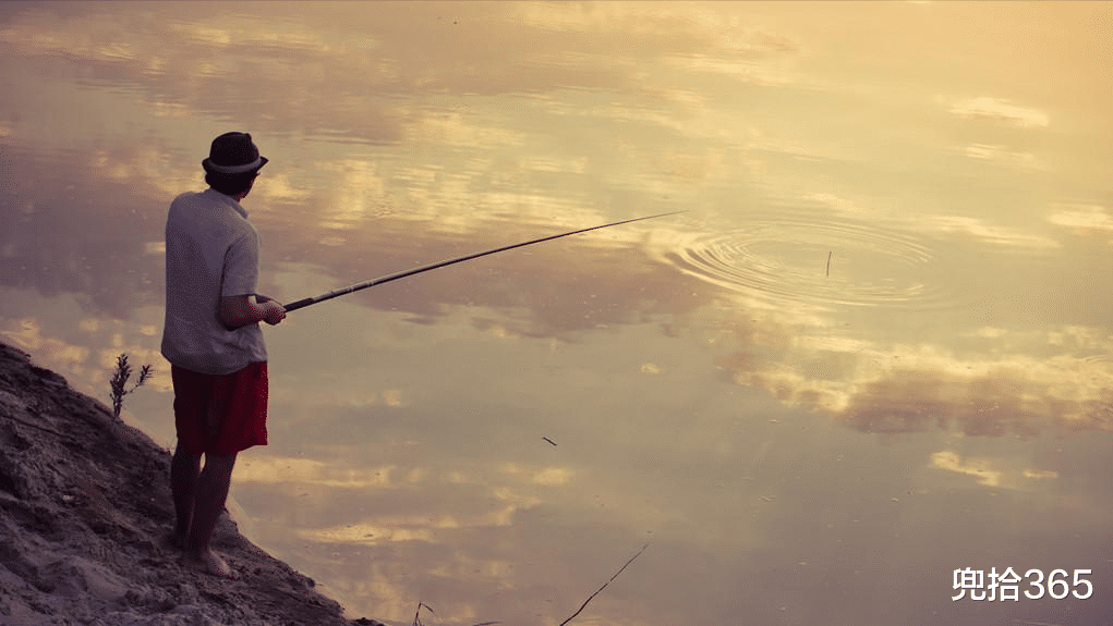 大板|被“水怪”拉下河？四川南部钓友钓鱼时意外滑落溺亡，年仅27岁
