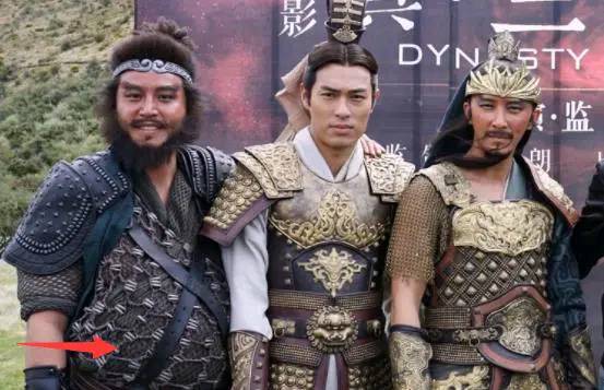 影帝|成本3亿票房1500万，紧急下架网映12元，50岁影帝也带不动