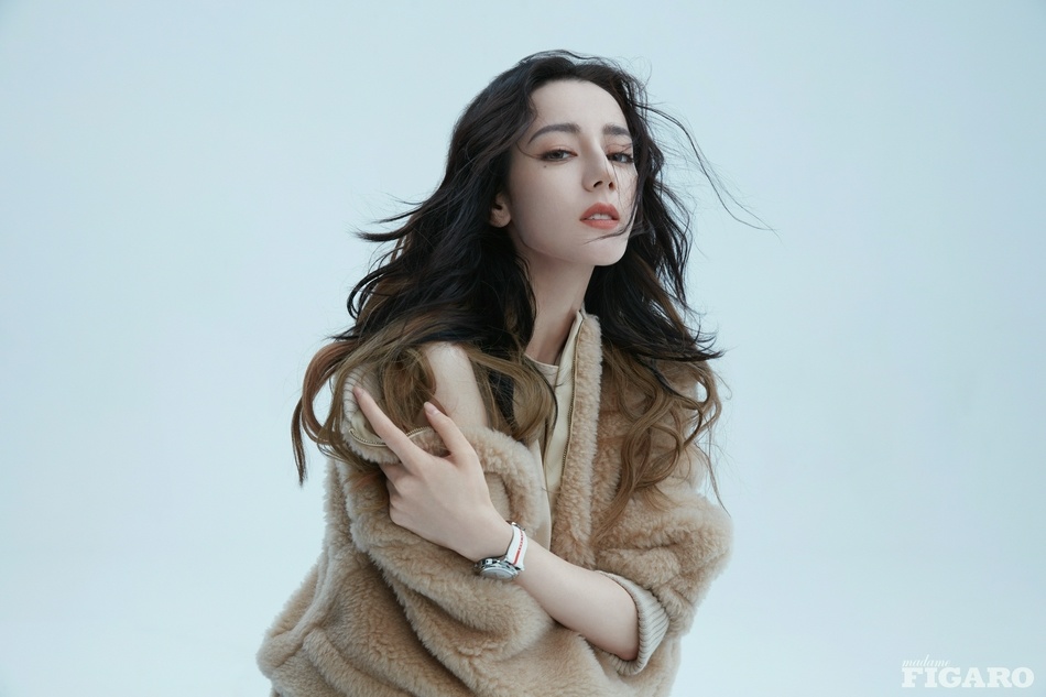 章子怡|迪丽热巴氛围感大片释出 多套造型演绎百变魅力