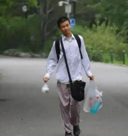 大树说教育|再遇北大“数学天才”韦东奕，手中的水瓶和馒头未变，人却变了