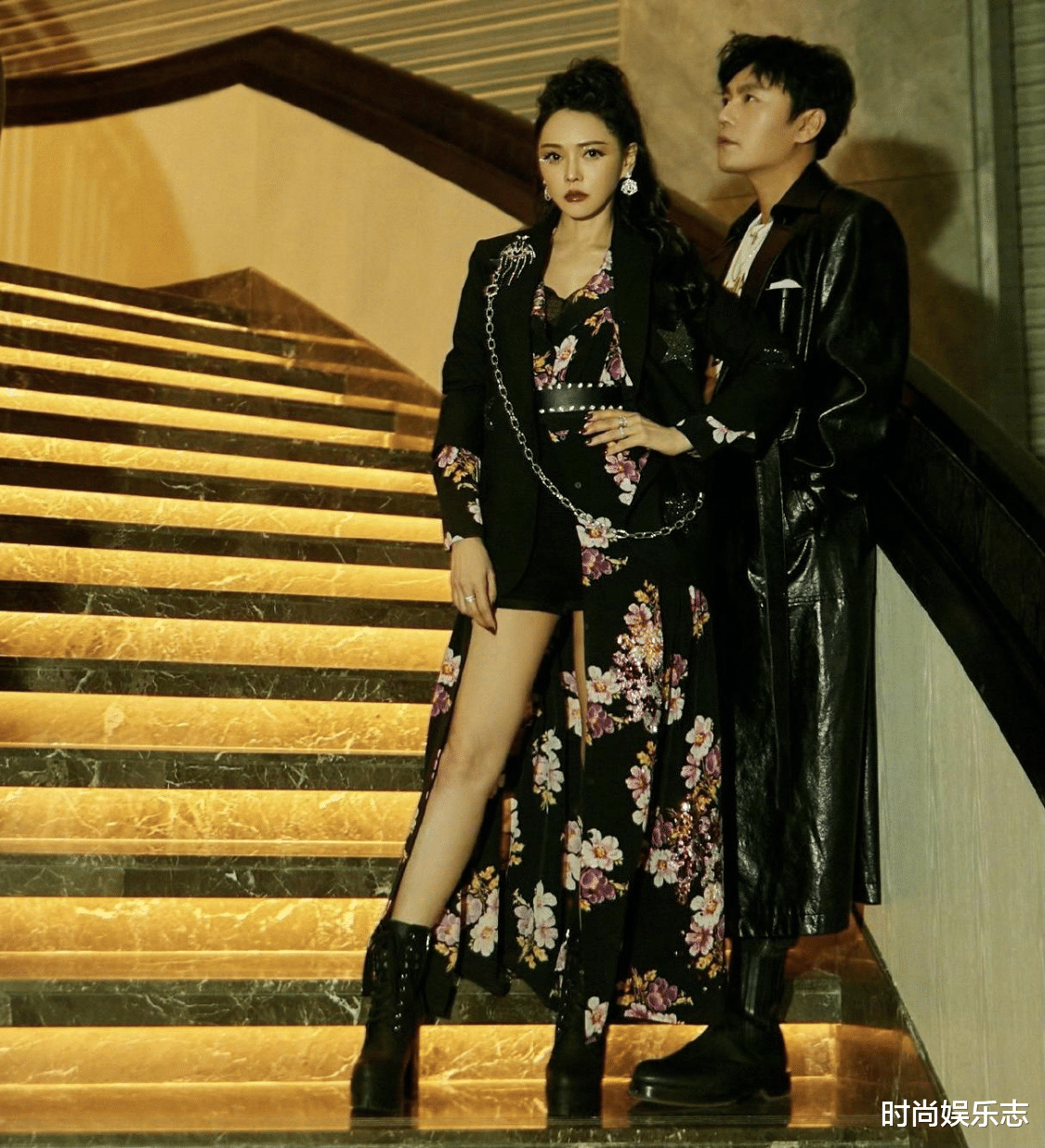 伊能静|伊能静还是面对现实吧，离开滤镜满脸的褶子，写满了50岁的痕迹！