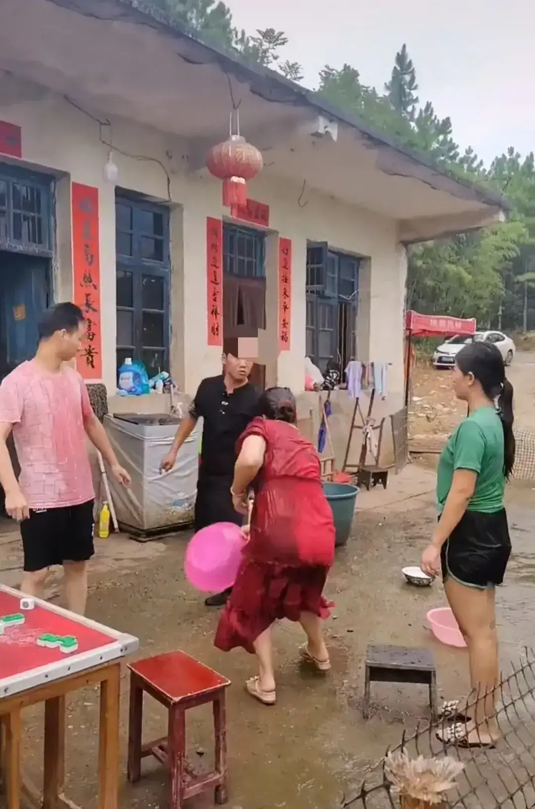 近日,一女子的生活作风引发丈夫不满