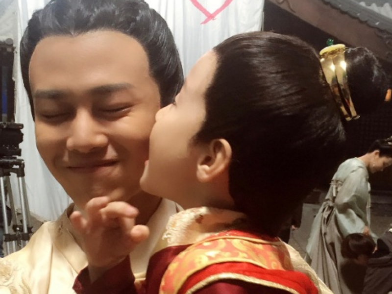 任嘉伦|任嘉伦的“儿子”真正的男神，小时候眉清目秀，容颜长开撞脸鹿晗