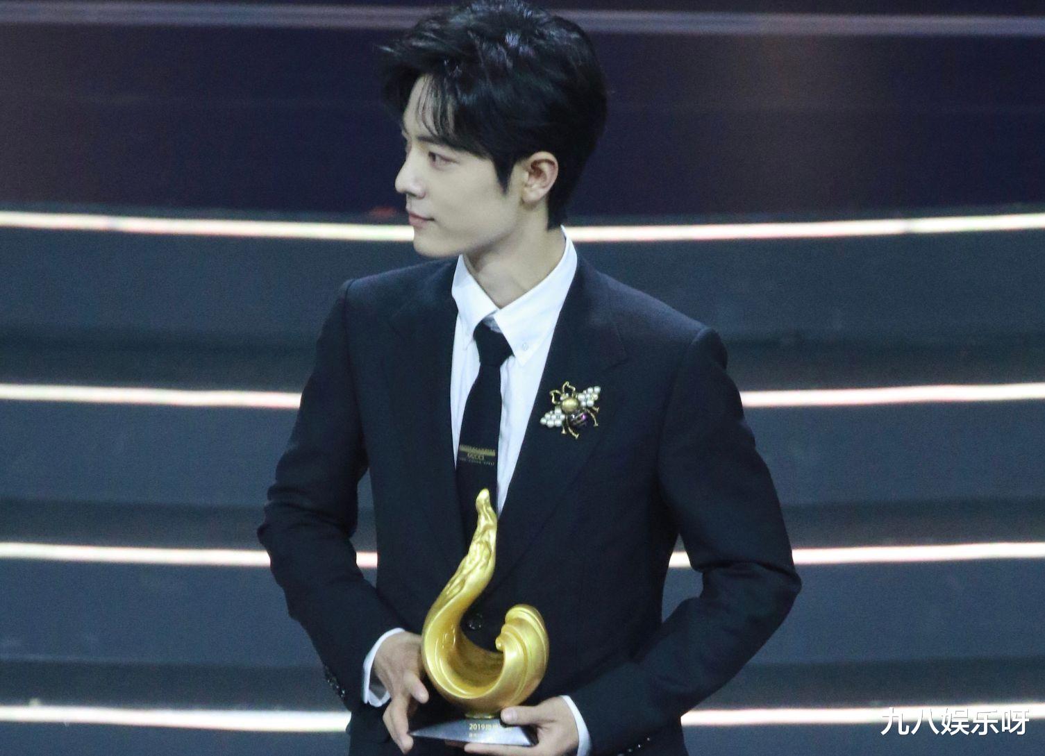 肖战|肖战荣获“华语金曲榜”超话冠军，五大奖项提名，全开麦贯彻到底