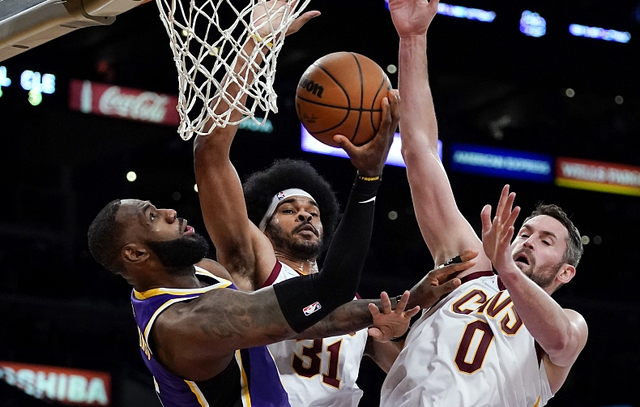 曲依成星座迷 12分大胜，威少19+5渐入佳境！詹姆斯复出7失误，甜瓜6记三分归位