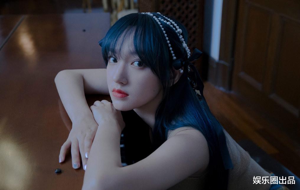 程潇|程潇穿背心拍大片，被指“形象反差太大”，网友：变味了