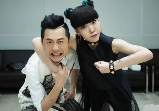 吴莫愁|“巨星”吴莫愁：从代言费1.3亿到县城卖唱，她到底经历了啥？