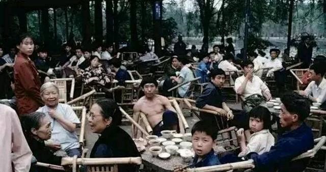 星叨叨 80年代四川历史老照片，看下那时的“省会美景”，你还有印象吗？