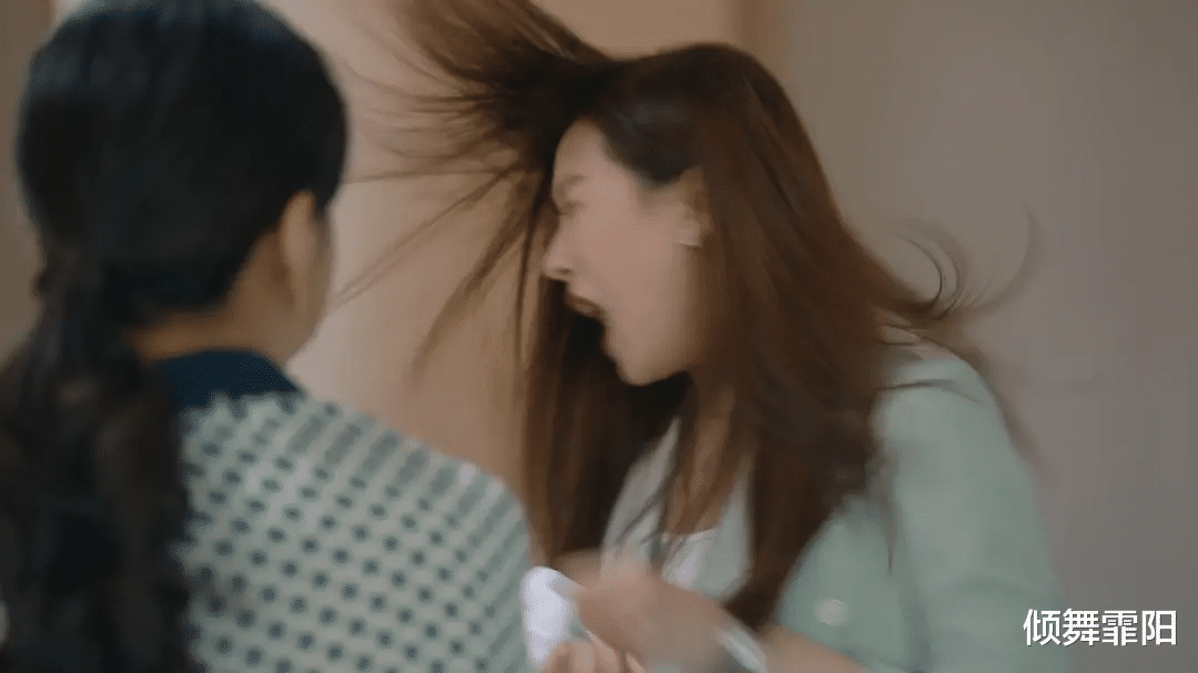 汤莉莉|女心理师：看到汤莉莉倒追小警察，终于懂了原生家庭到底有多可怕