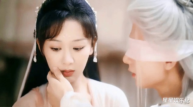 杨紫|杨紫太难了!四部剧都不能播,男主女配接连出事,快成荧屏失踪人口了