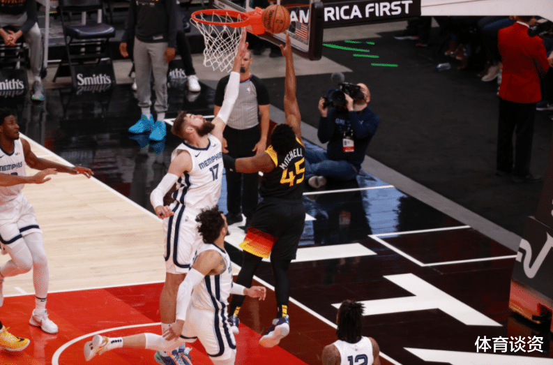 米切尔|西部首个4-1诞生！24岁新星轰30+6+10，复出4连胜，成最被低估球星