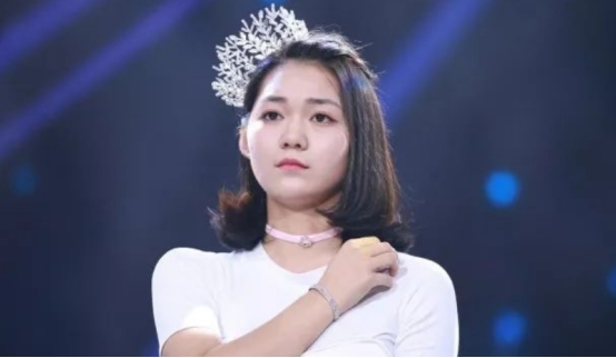 段奥娟 段奥娟怎么唱成这样了，技巧一点都没有，是怎么回事？