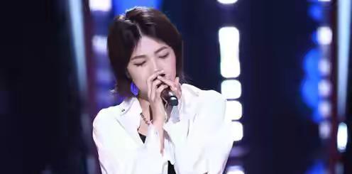 林小雪|《好声音》总决赛海报出炉，C位夺冠无望，我更看好边上的学员