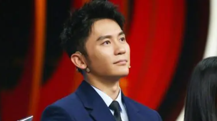 冯小刚|亲姐照顾瘫痪母亲16年，哭求弟弟安排工作，冯小刚却选择了拒绝？