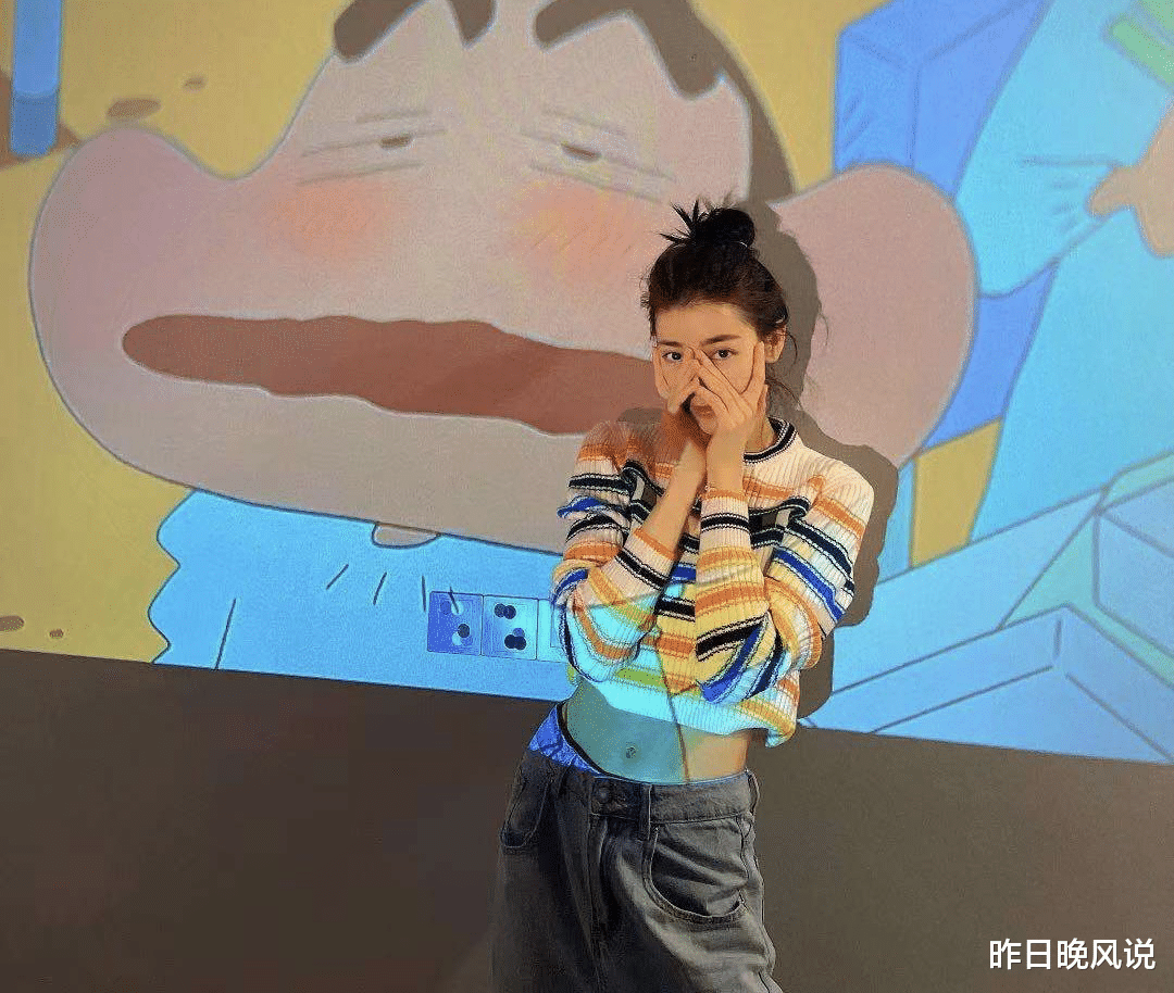 赵丽颖|欧阳娜娜终于转变路线，走御姐风却撞衫迪丽热巴，两人气质不相上下