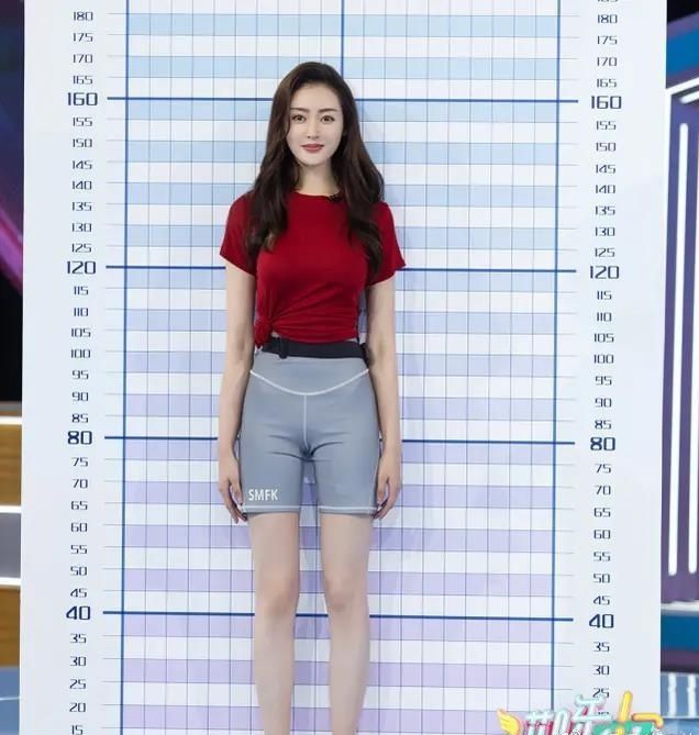 张天爱|张天爱穿鱼尾裙秀“沙漏身材”，前男友是庆余年里的他？