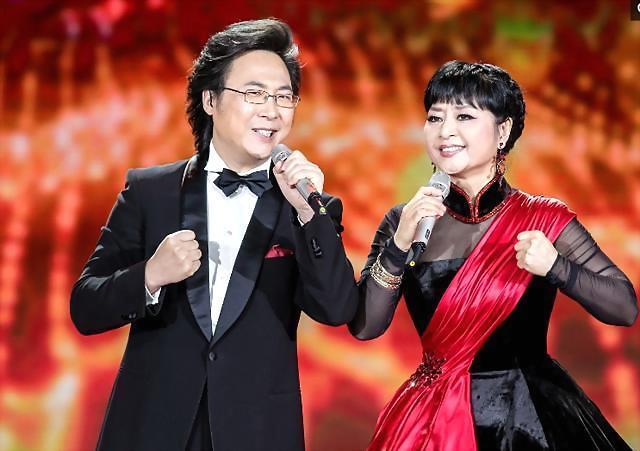 朱迅|64岁的殷秀梅为何无儿无女？二婚洋老公道出真相，一般人真不敢娶