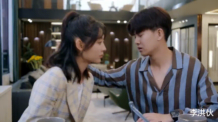 吻戏|新剧吻戏全部用吻替，任嘉伦对吻戏的操作引人不满：嘴镶金了吗？