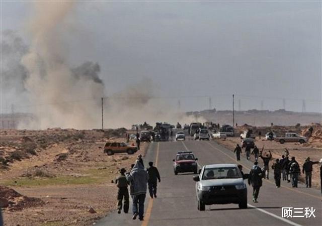 穆塔|卡扎菲五子穆塔西姆临死前，边喝水边抽烟，表情淡定地与叛军对话